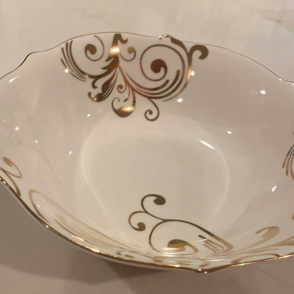 Pier 1 Imports serving bowl